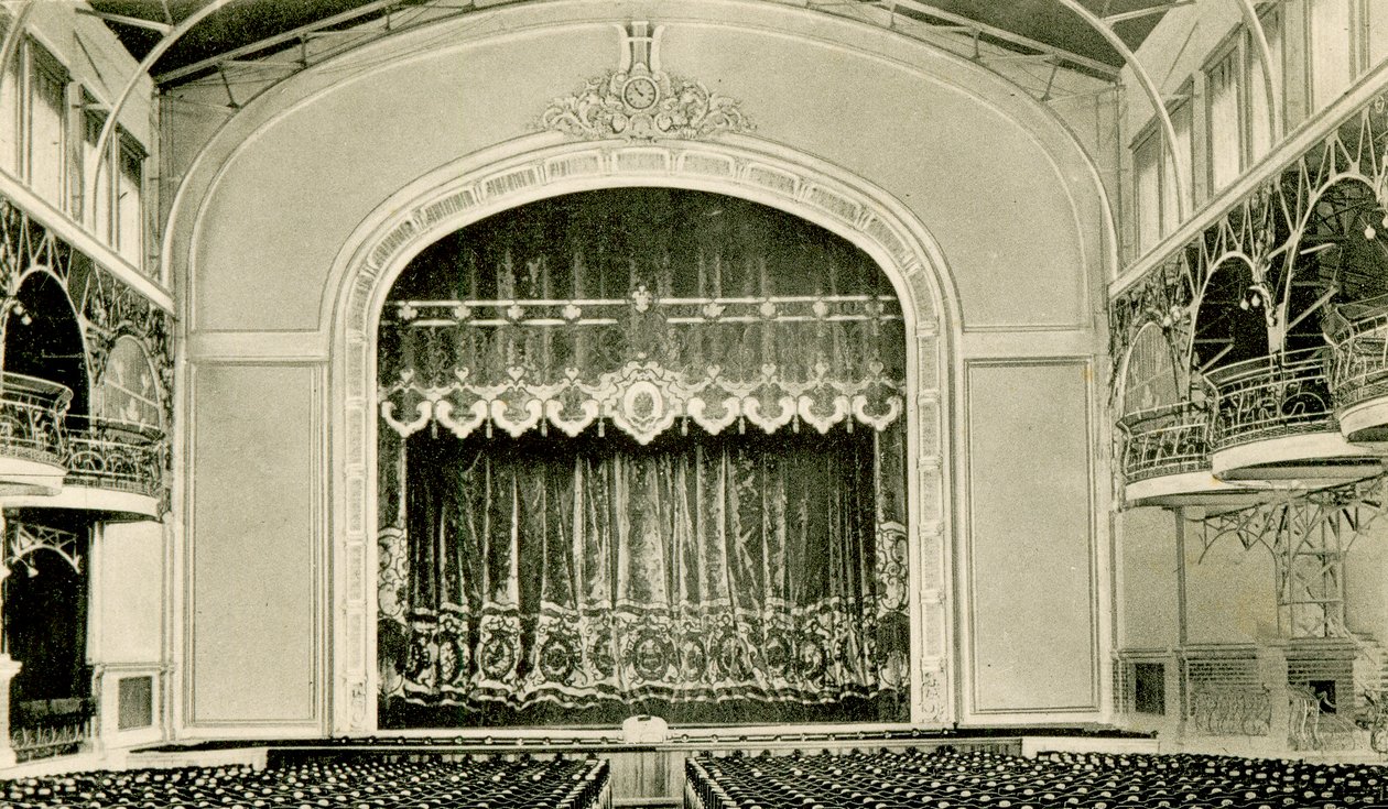 Widok wnętrza teatru w Domu Ludowym Mikołaja II, Petersburg, Rosja, lata 1900 autorstwa Unbekannt