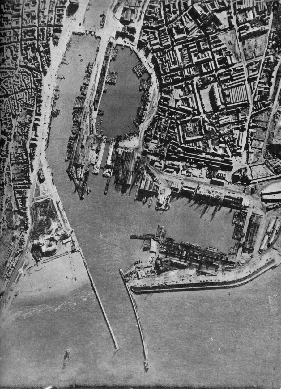 Barki inwazyjne gromadzone w porcie Boulogne, Francja, 1940 1943. autorstwa Unbekannt