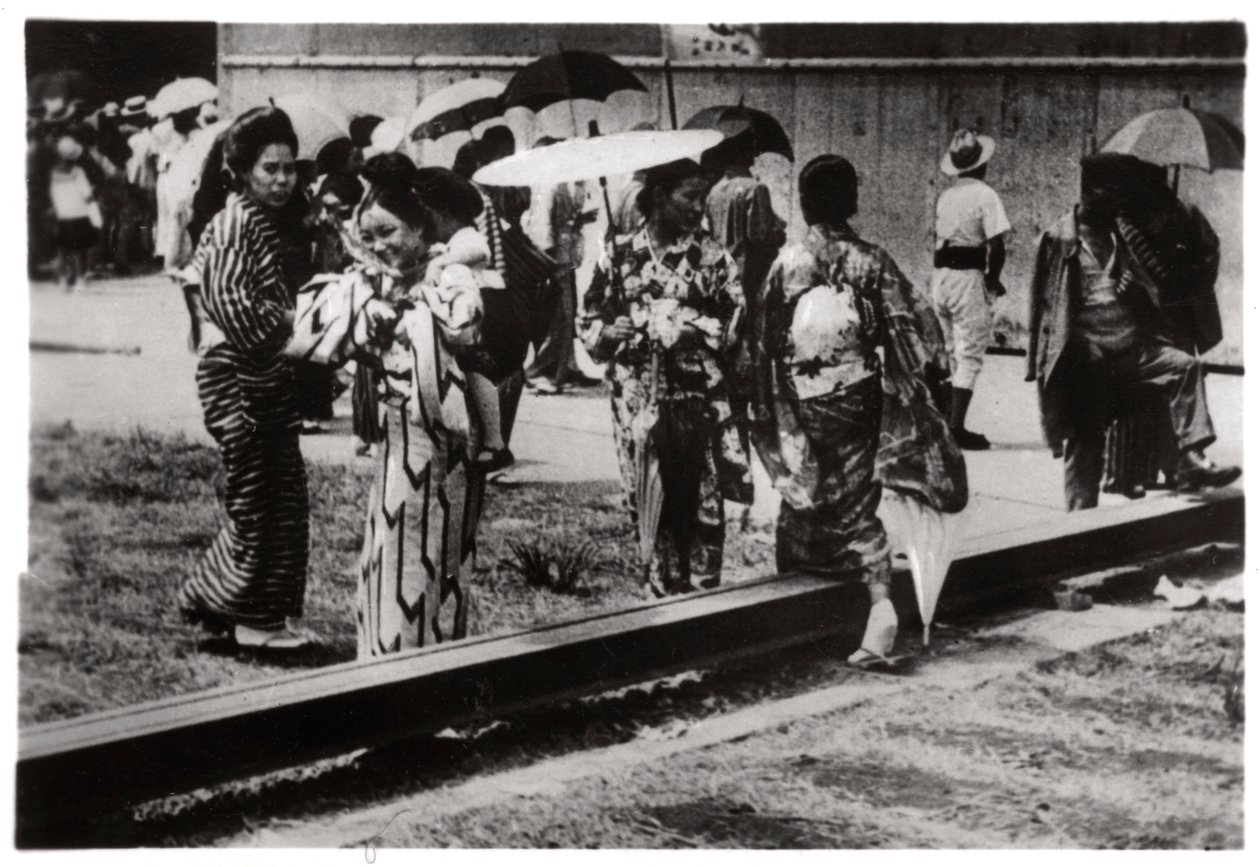 Japonki przy hangarze Zeppelin, Kasumigaura, Japonia, 1929 1933 autorstwa Unbekannt