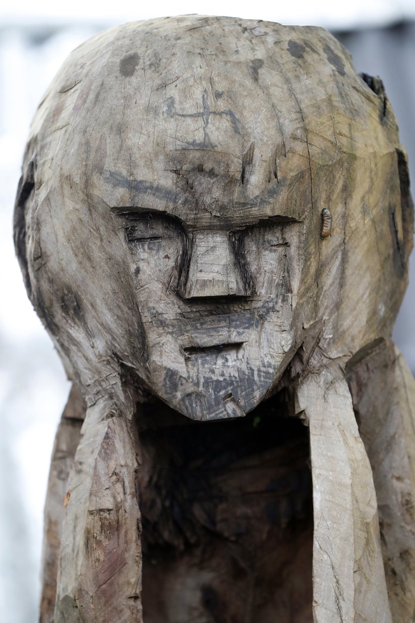Grupa etniczna Jarai (Gia Rai). Duch strażnika grobowca Jarai. Drewniana statua. Con Tum. Wietnam autorstwa Unbekannt