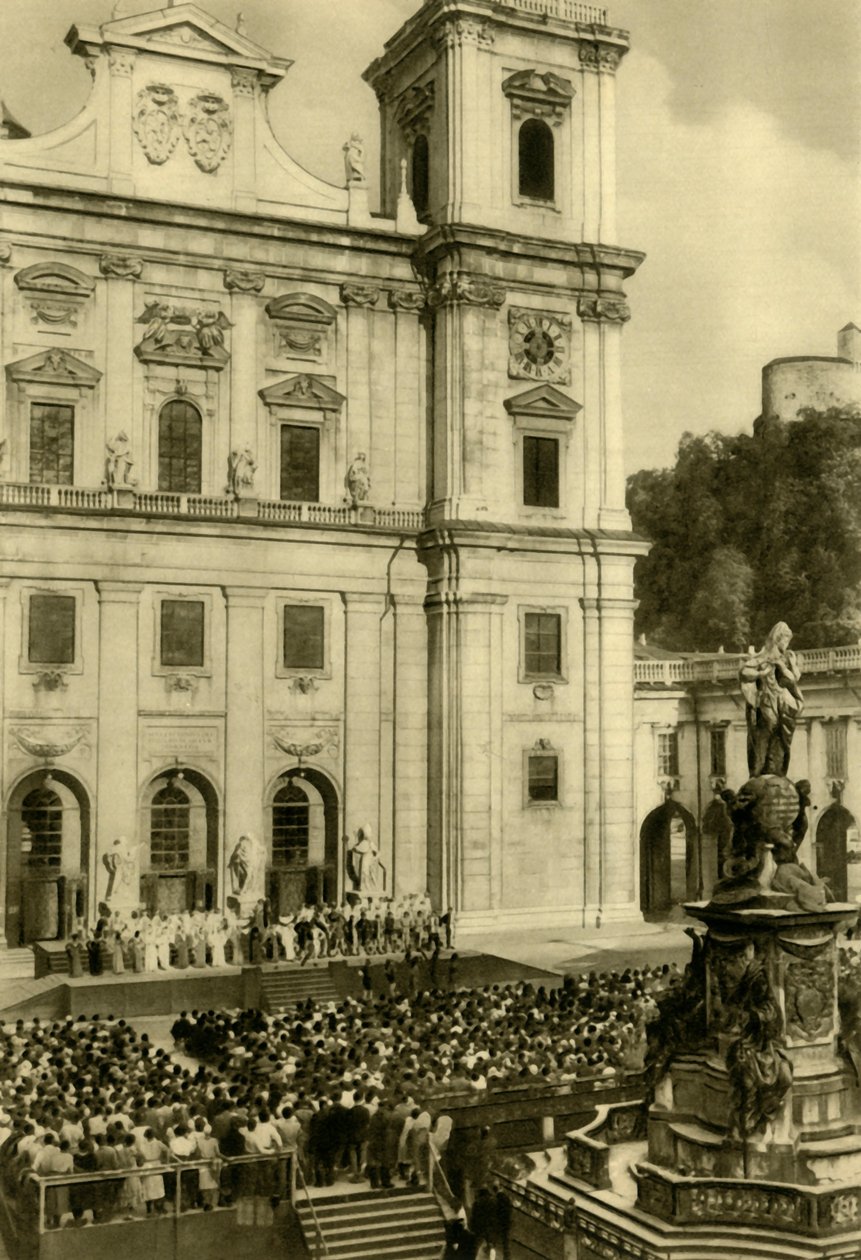 Wszyscy występowali przed katedrą w Salzburgu w Salzburgu, Austria, ok. 1935. autorstwa Unbekannt