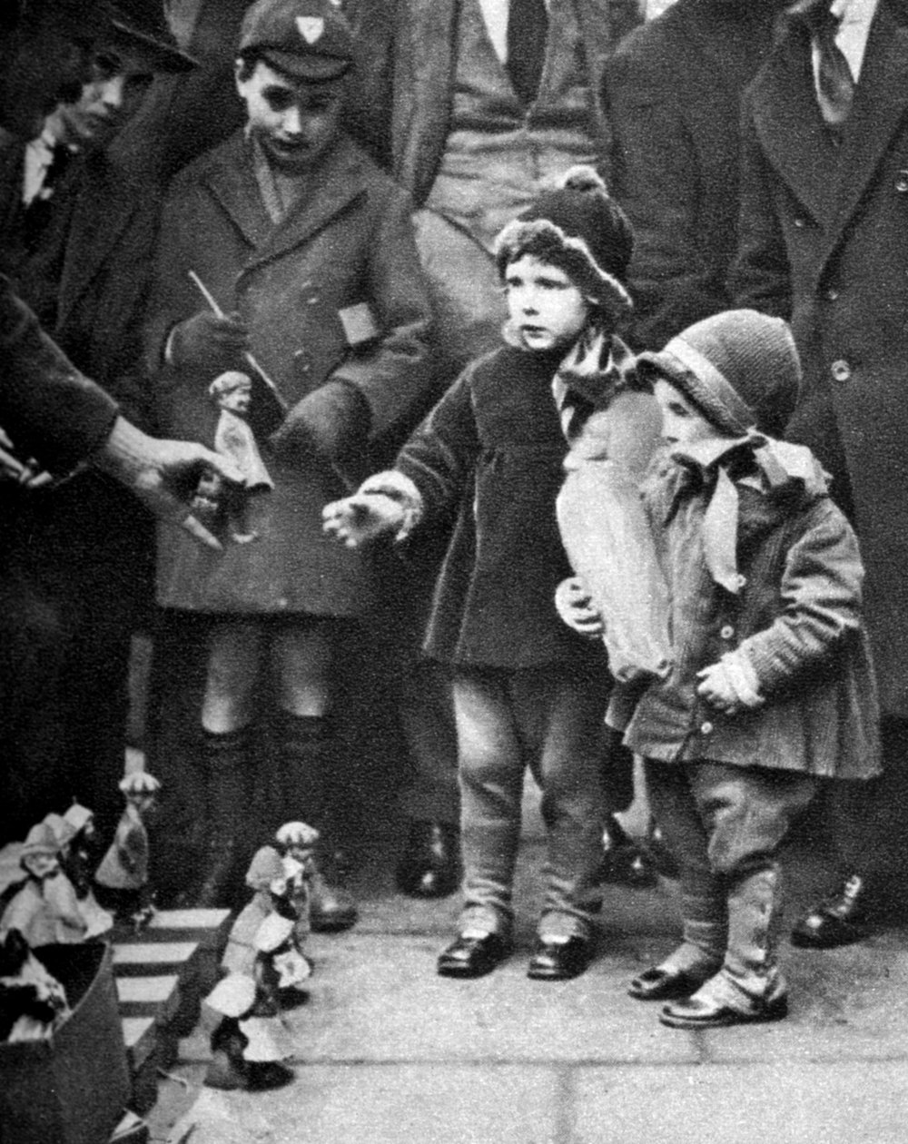 Sprzedawca zabawek przy krawężniku, Holborn, Londyn, 1926-1927 autorstwa Unbekannt