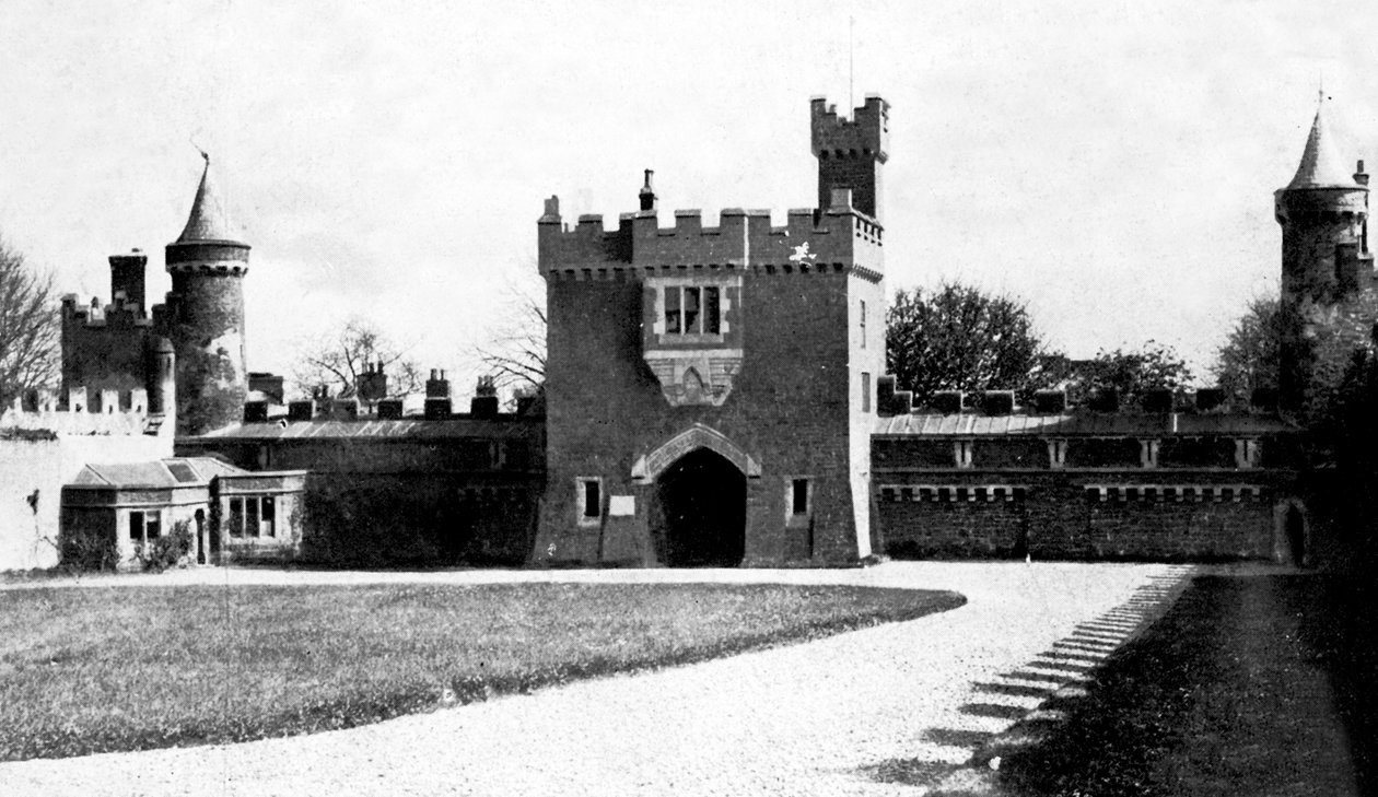 Dziedziniec zamku Killyleagh, Killyleagh, County Down, Irlandia Północna, początek XX wieku autorstwa Unbekannt
