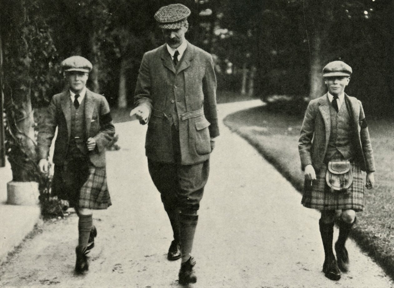 Król Jerzy VI i były król Edward VIII z panem Hanselem ich nauczycielem, 1911, 1937. autorstwa Unbekannt