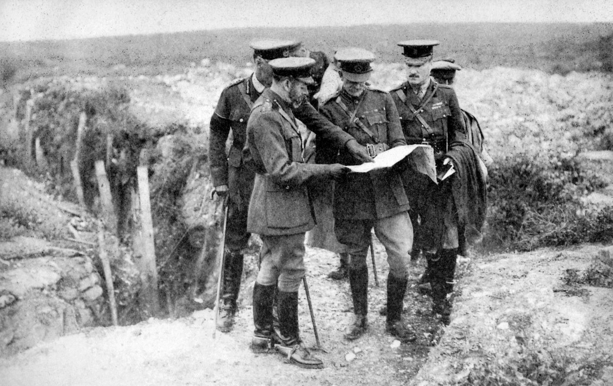 Król Jerzy V 1865-1936 w St Georges Hill, niedaleko Fricourt, 10 sierpnia 1916, 1936 autorstwa Unbekannt