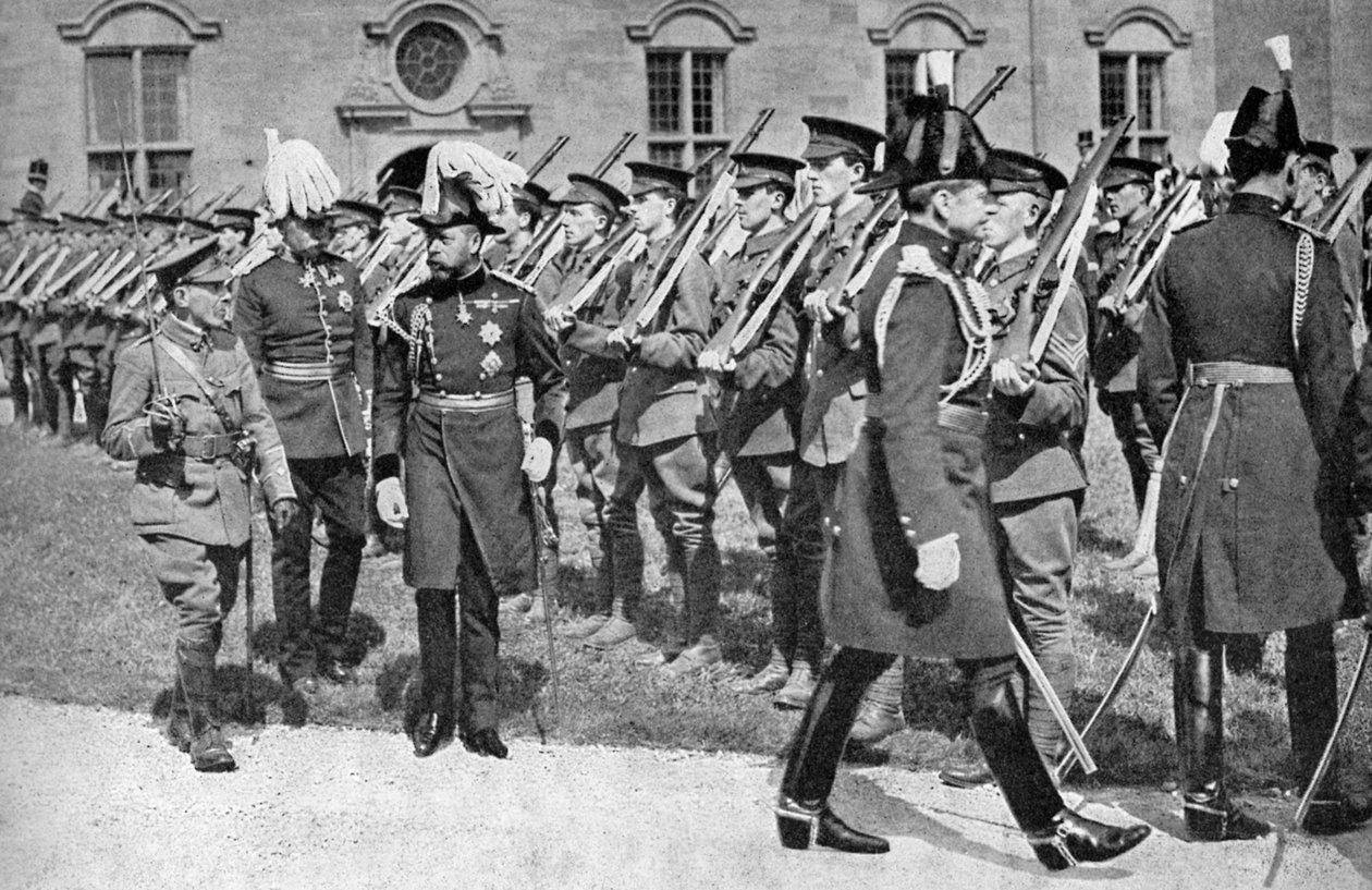 King George V 1865-1936 podczas inspekcji OTC w Bangor University College, lata 20. 1936 autorstwa Unbekannt