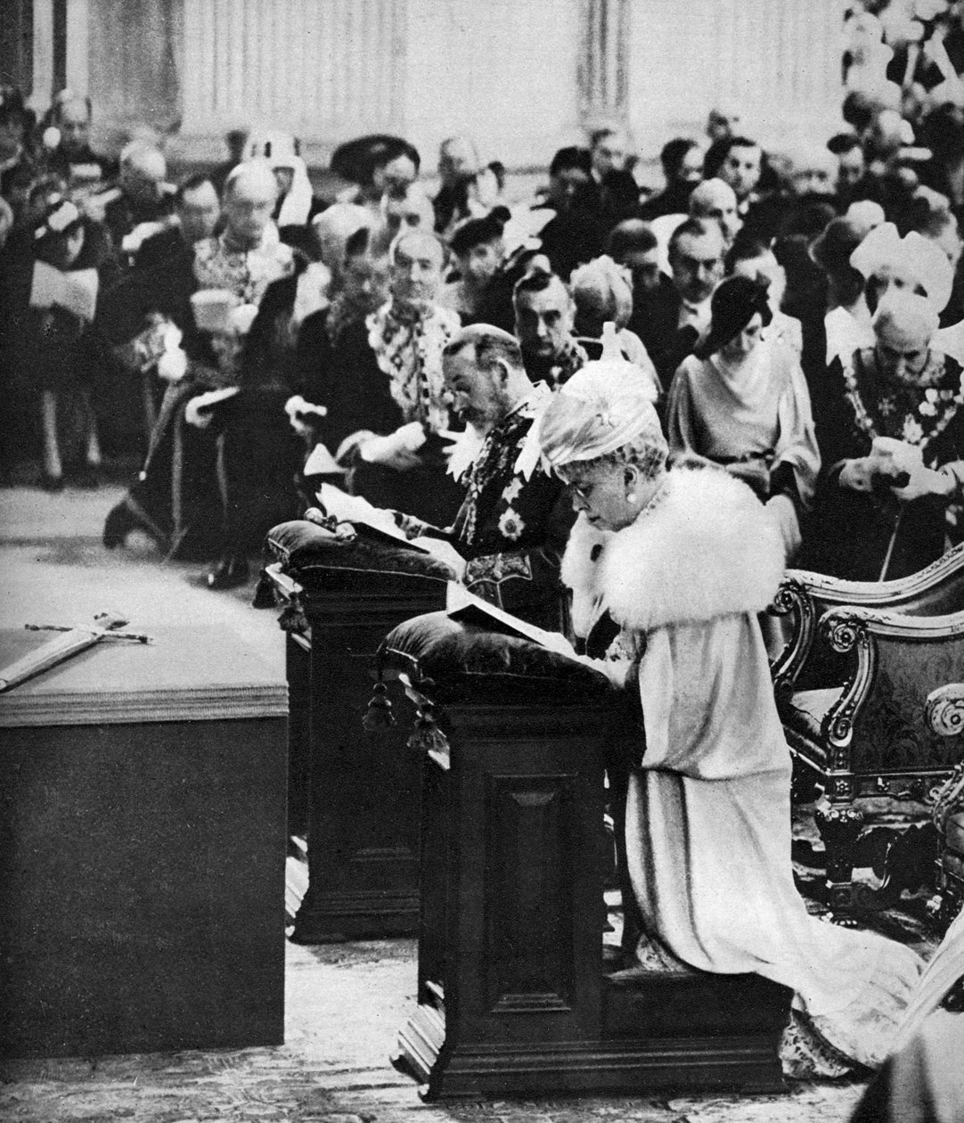 Król Jerzy V i królowa Maria w katedrze św. Pawła, nabożeństwo dziękczynne z okazji Srebrnego Jubileuszu, 1935 autorstwa Unbekannt