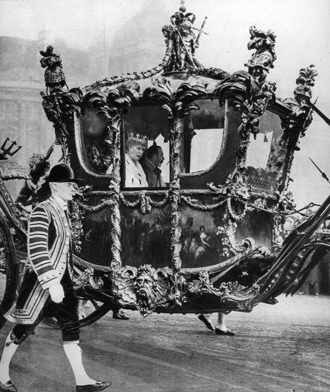Król Jerzy V i królowa Maria w drodze na uroczyste otwarcie parlamentu, ok. 1930 r. autorstwa Unbekannt