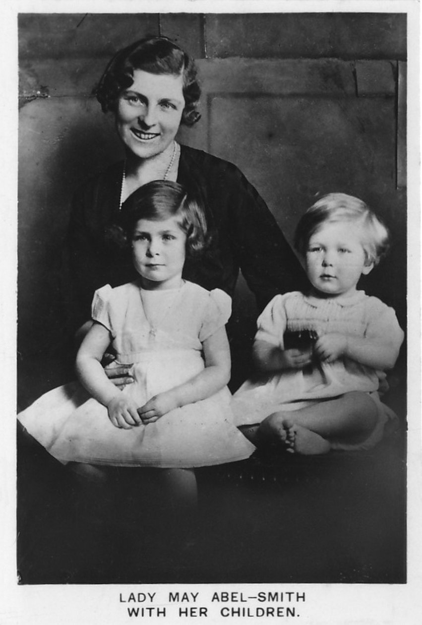 Lady May Abel-Smith z dziećmi, 1937 autorstwa Unbekannt