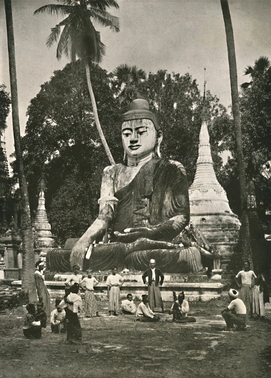 Duża figura Buddy na platformie Shwe Dagon, Rangun, 1900. autorstwa Unbekannt