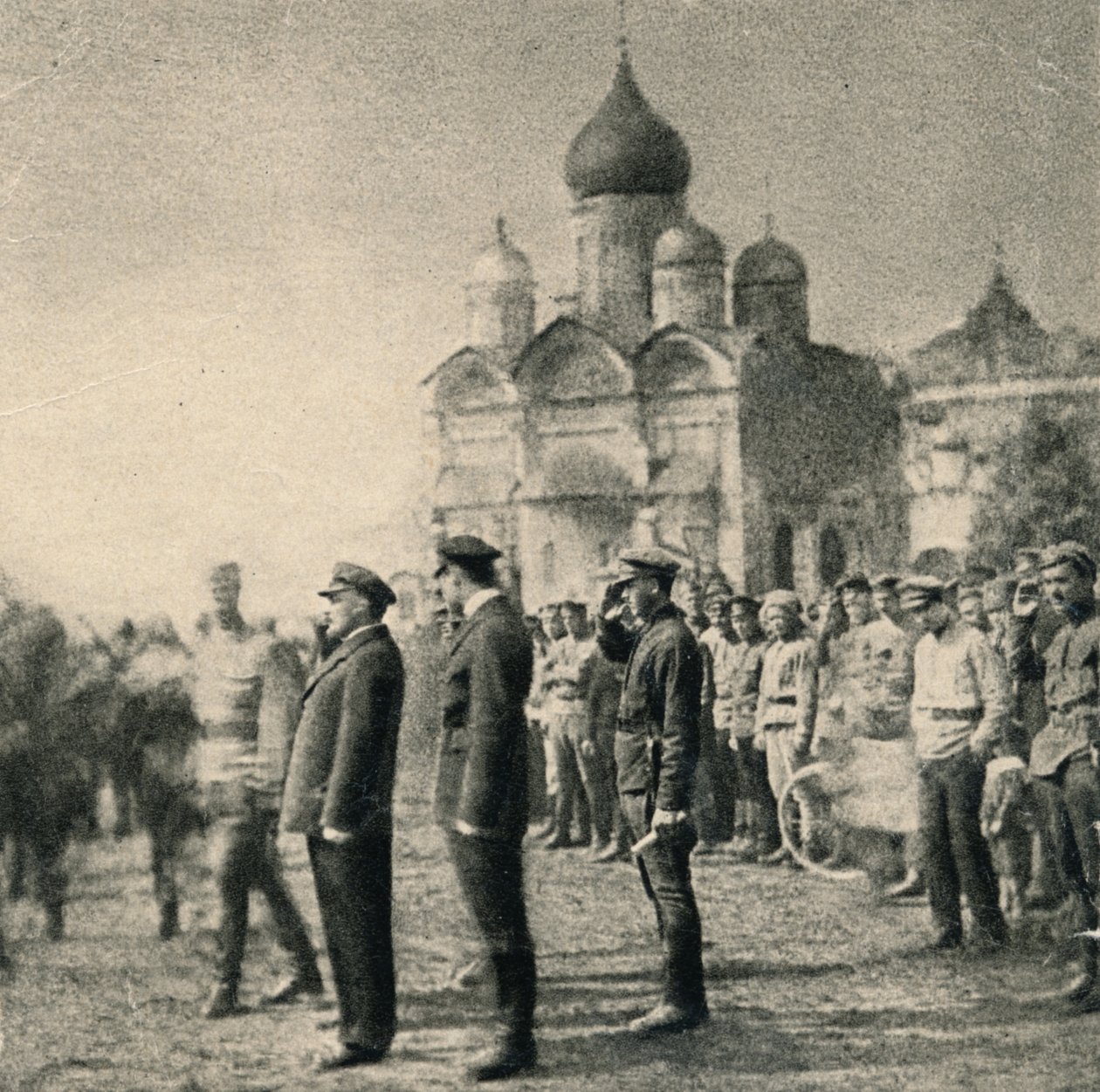 Lenin recenzuje 11. grupę absolwentów Pierwszej Moskiewskiej Szkoły Dowódców Karabinów Maszynowych i autorstwa Unbekannt