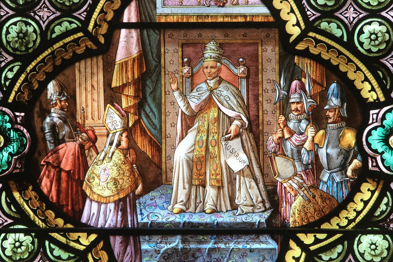 Leon XIII. Bańka różańca. Witraż. Sanktuarium Matki Bożej z la Salette, La Salette-Fallavaux, Francja autorstwa Unbekannt