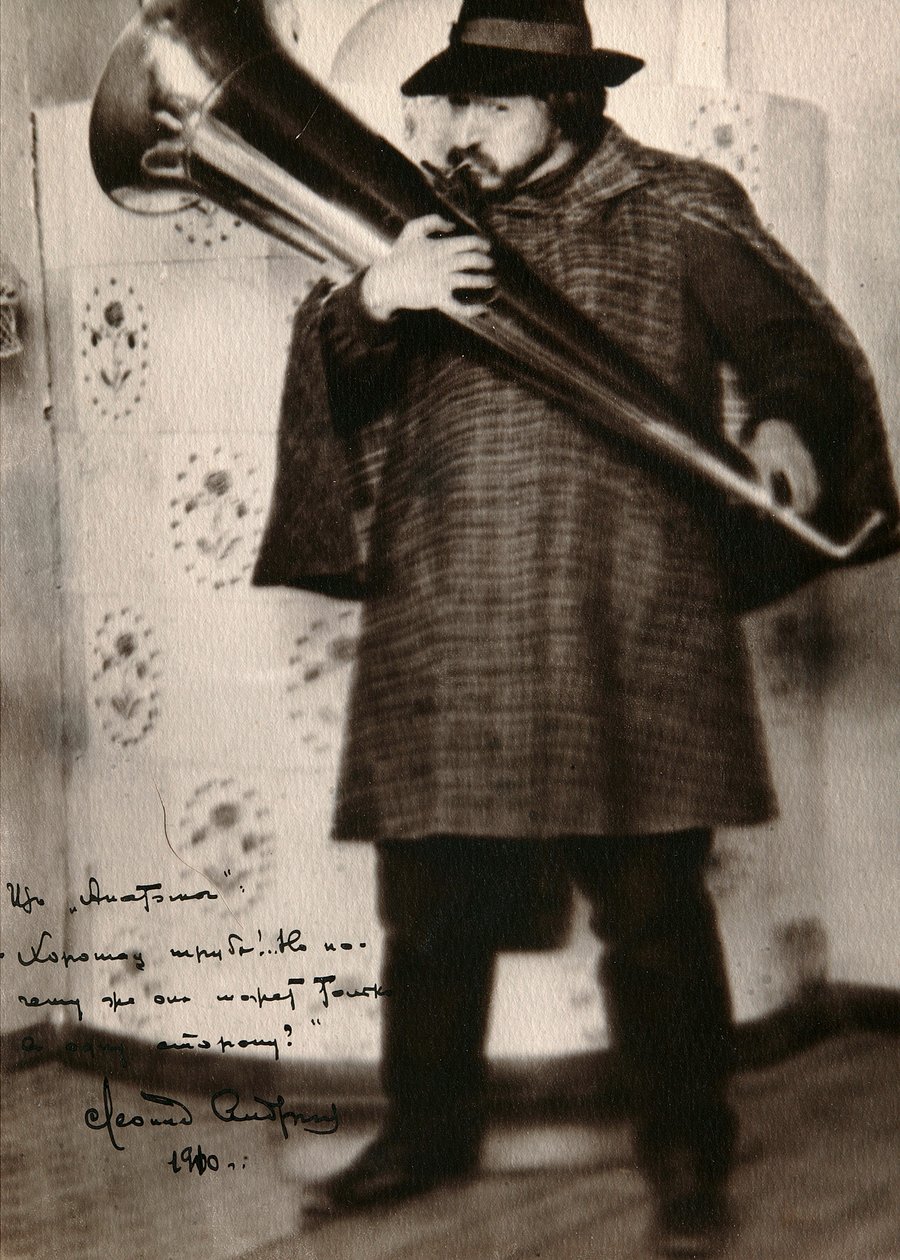 Leonid Andreyev, rosyjski pisarz, grający na instrumencie muzycznym, ok. 1900 autorstwa Unbekannt