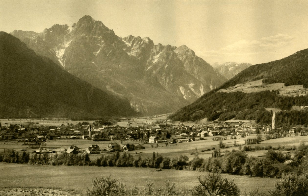 Lienz i Spitzkofel, Tyrol, Austria, c1935. autorstwa Unbekannt