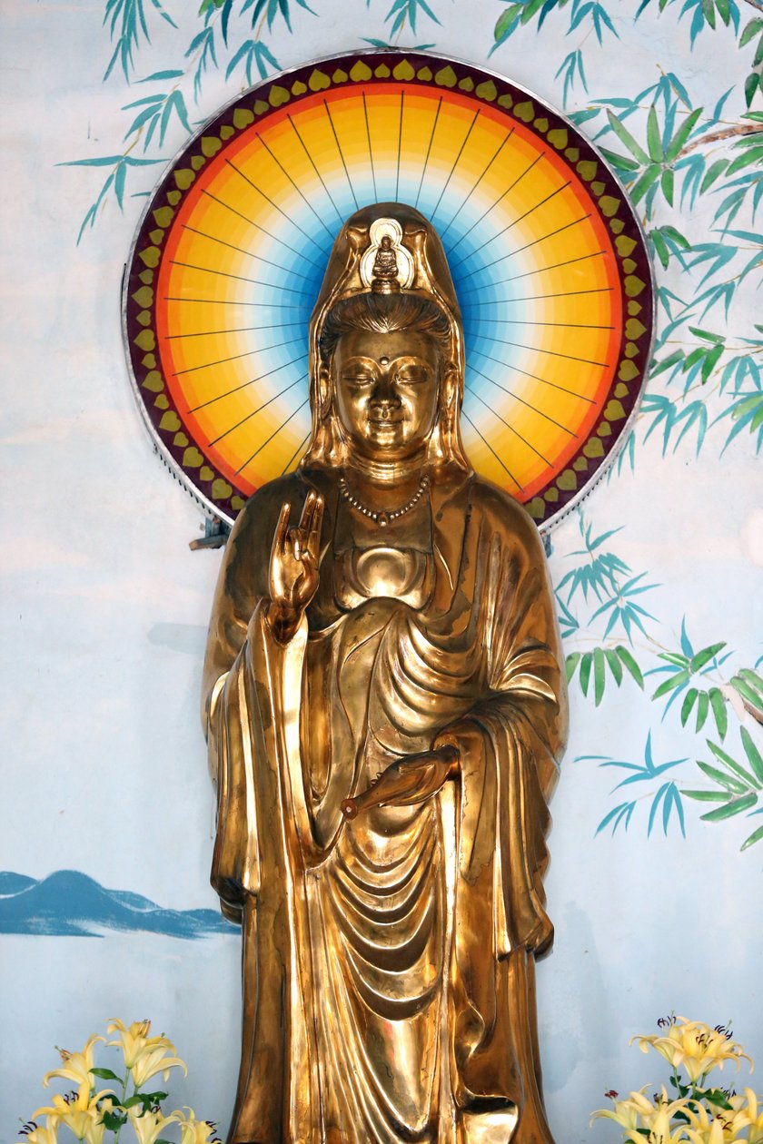 Buddyjska pagoda Linh Ung. Quan Am bodhisattwa współczucia lub bogini Miłosierdzia. Gest ochrony (Abhay). Danang. Wietnam autorstwa Unbekannt