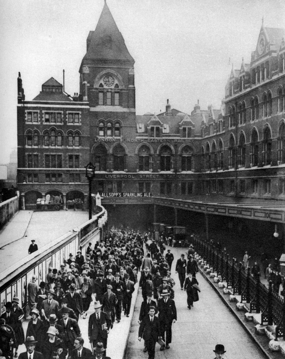Stacja Liverpool Street o dziewiątej rano, Londyn, 1926-1927 autorstwa Unbekannt