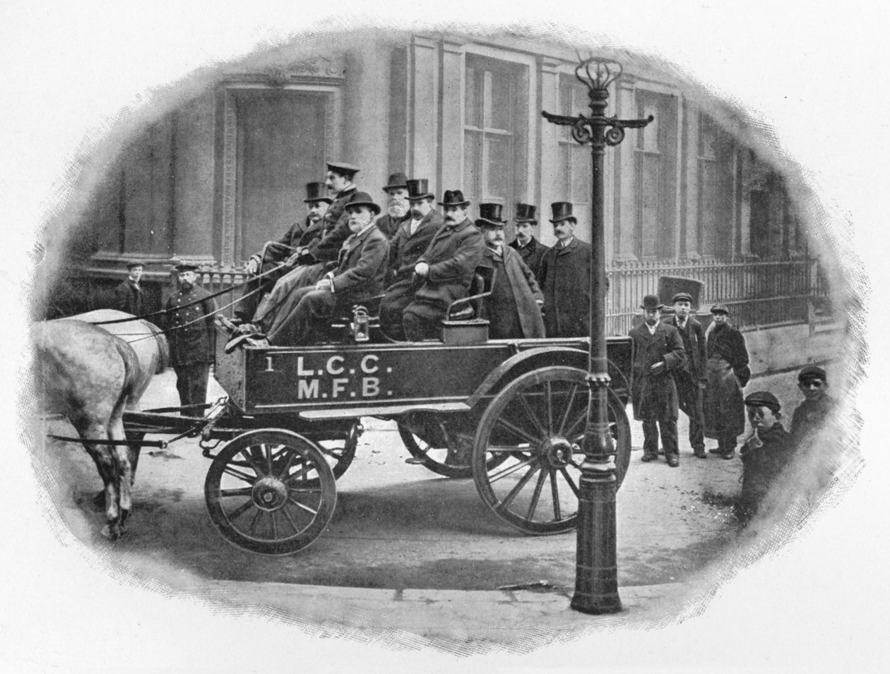 Komitet Straży Pożarnej Rady Hrabstwa Londynu rozpoczynający inspekcję, c1903 1903 autorstwa Unbekannt