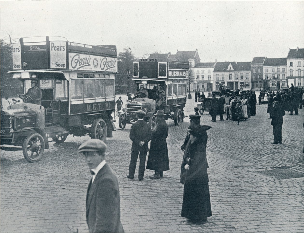 Londyńskie autobusy używane na kontynencie do transportu wojsk brytyjskich, ok. 1914 r autorstwa Unbekannt