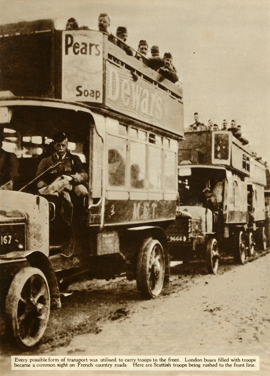 Londyńskie autobusy wywożące szkockie wojska na front, I wojna światowa, 1914, 1935. autorstwa Unbekannt