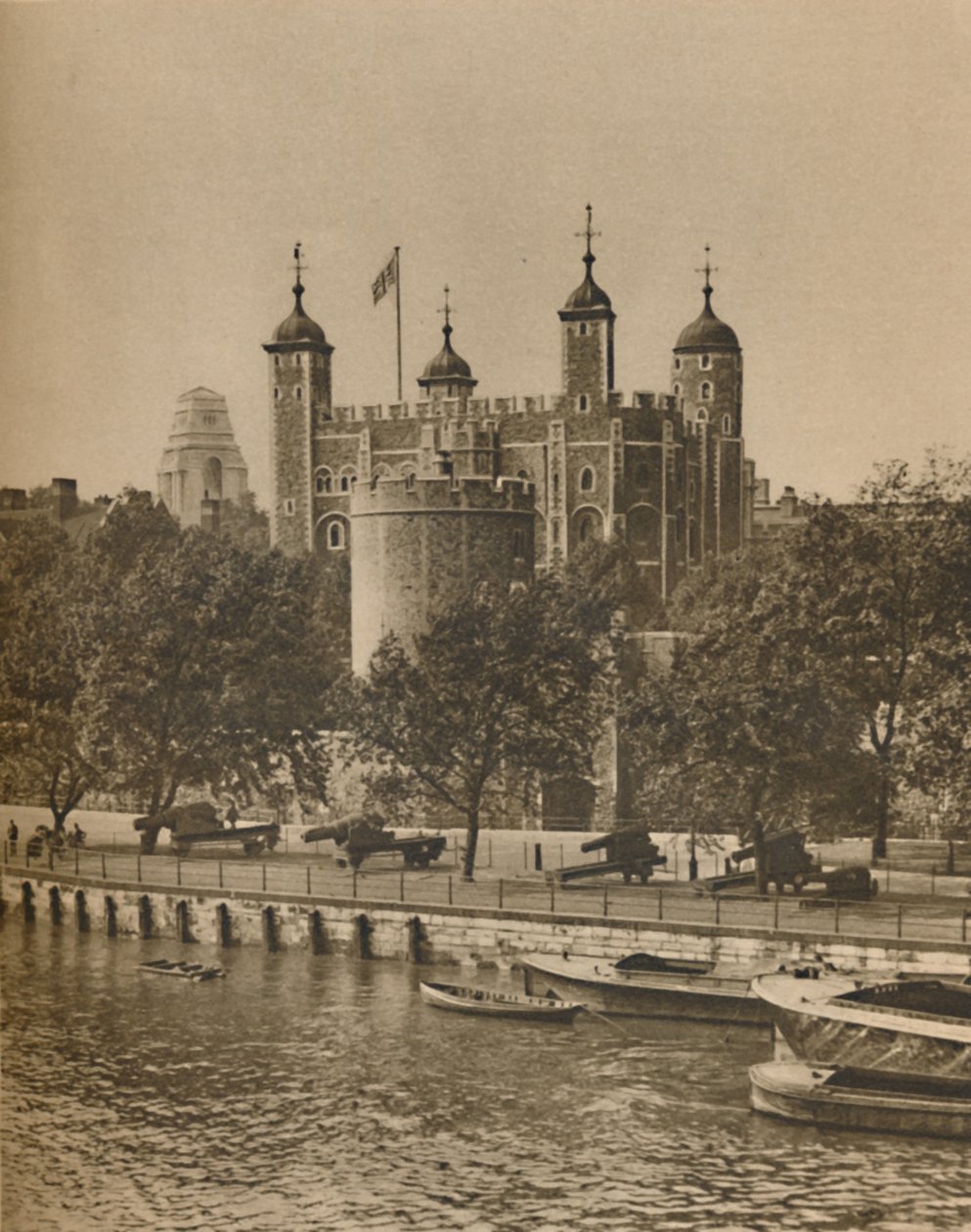 Najstarsze i najnowsze budynki publiczne w Londynie z Tower Bridge, c1935. autorstwa Unbekannt
