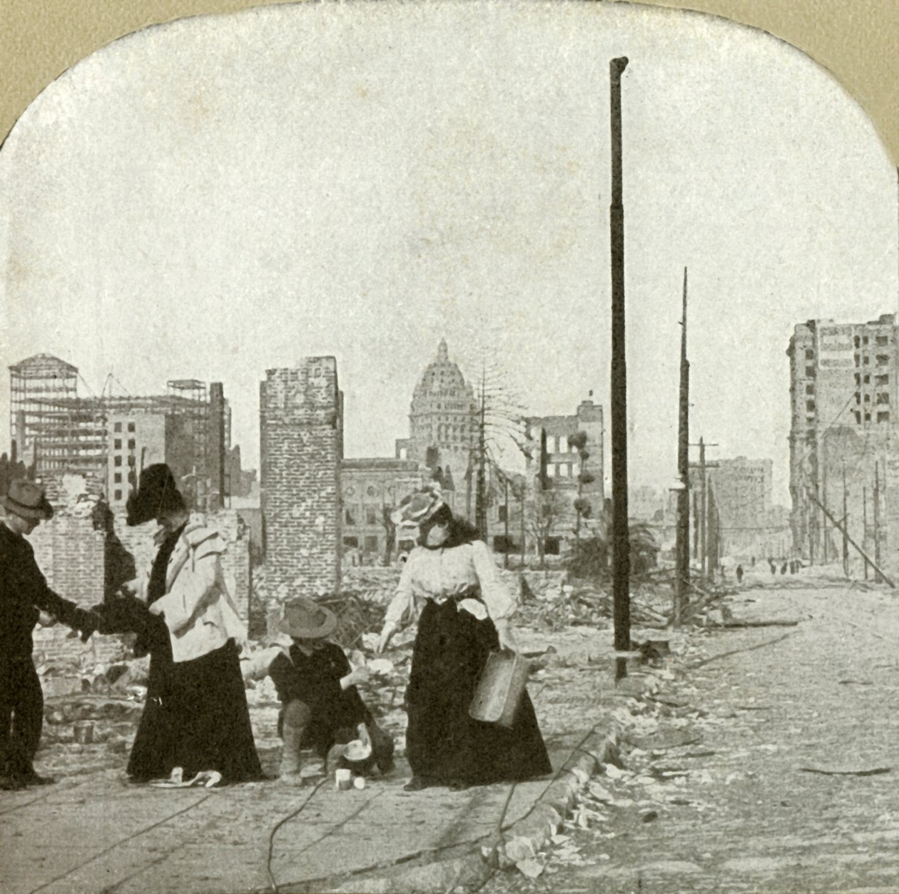 Patrząc na wschód od rogu Ellis and Jones - Wysoki budynek, The San Francisco Call, 1906. autorstwa Unbekannt