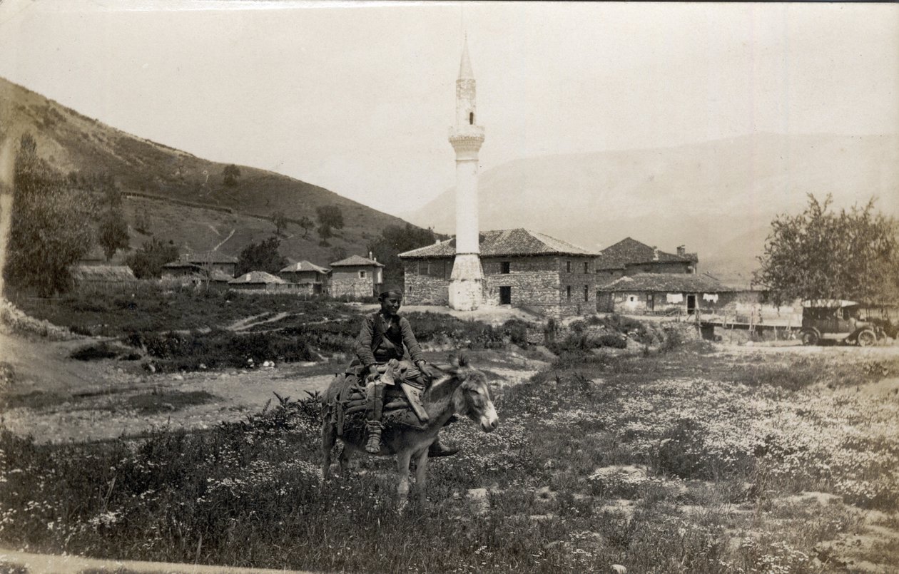 Macedoine, Grecja: mężczyzna na osiołku przed minaretem - Pocztówka 1914-1918 autorstwa Unbekannt