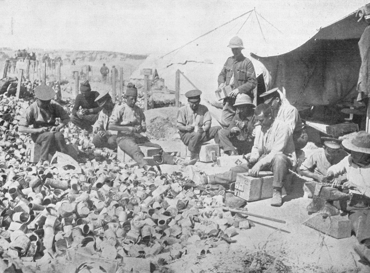 Robienie bomb z puszek w Gallipoli, 1915 autorstwa Unbekannt