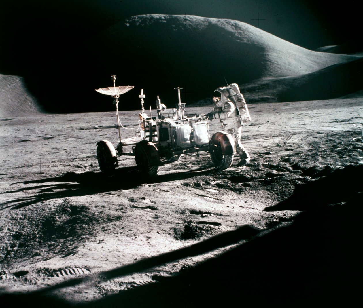 Załogowy lot kosmiczny, USA, astronauta Apollo 15 Apollo 15 James Irwin z łazikiem księżycowym autorstwa Unbekannt