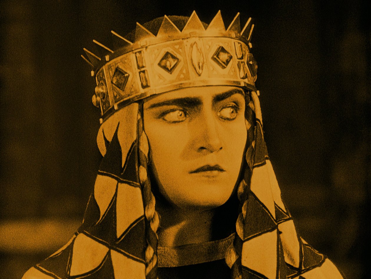 Margarete Schön jako Kriemhild w filmie Die Nibelungen: Kriemhilds Revenge Fritza Langa, 1924. autorstwa Unbekannt