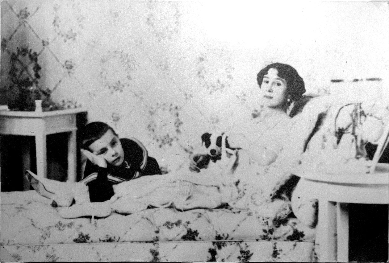 Matylda Krzesińska, rosyjska primabalerina, z synem Wołodią, 1910 autorstwa Unbekannt