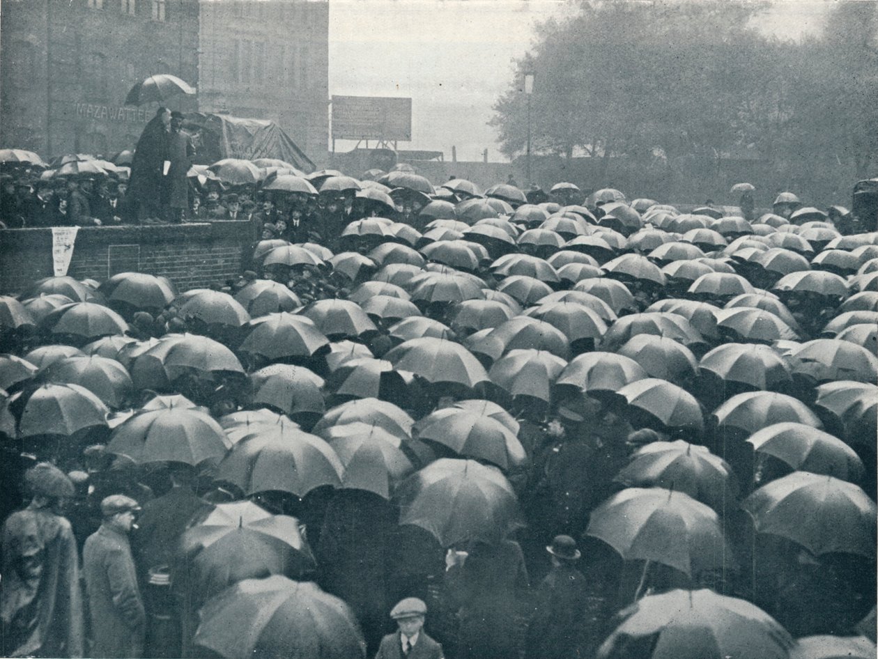 Spotkanie londyńskich biznesmenów na Tower Hill, które odbyło się po zatonięciu Lusitanii, ok. 1915 r. autorstwa Unbekannt