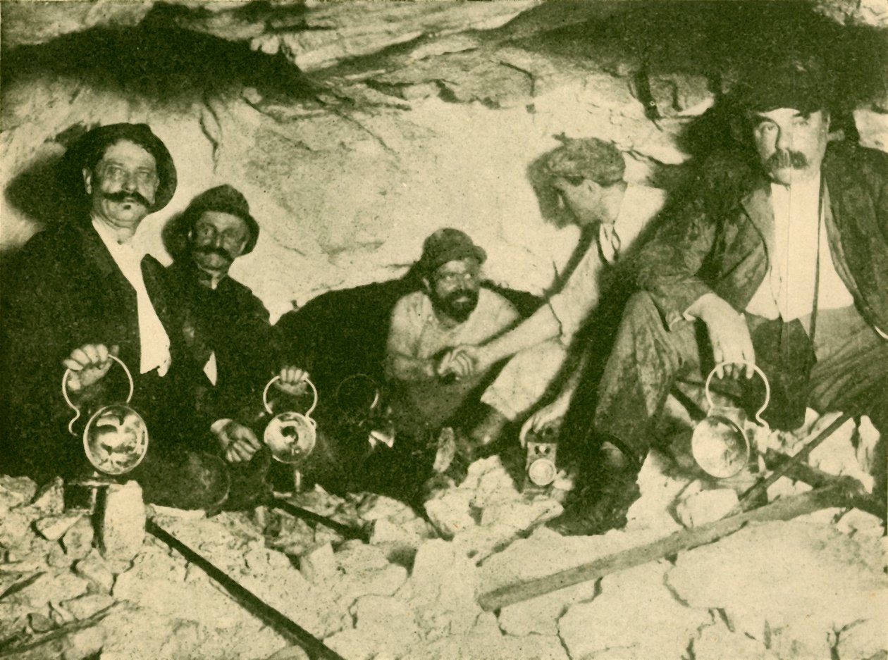 Spotkanie dwóch nudnych stron przy ostatnim przebiciu tunelu Lotchberg, ok. 1930. autorstwa Unbekannt