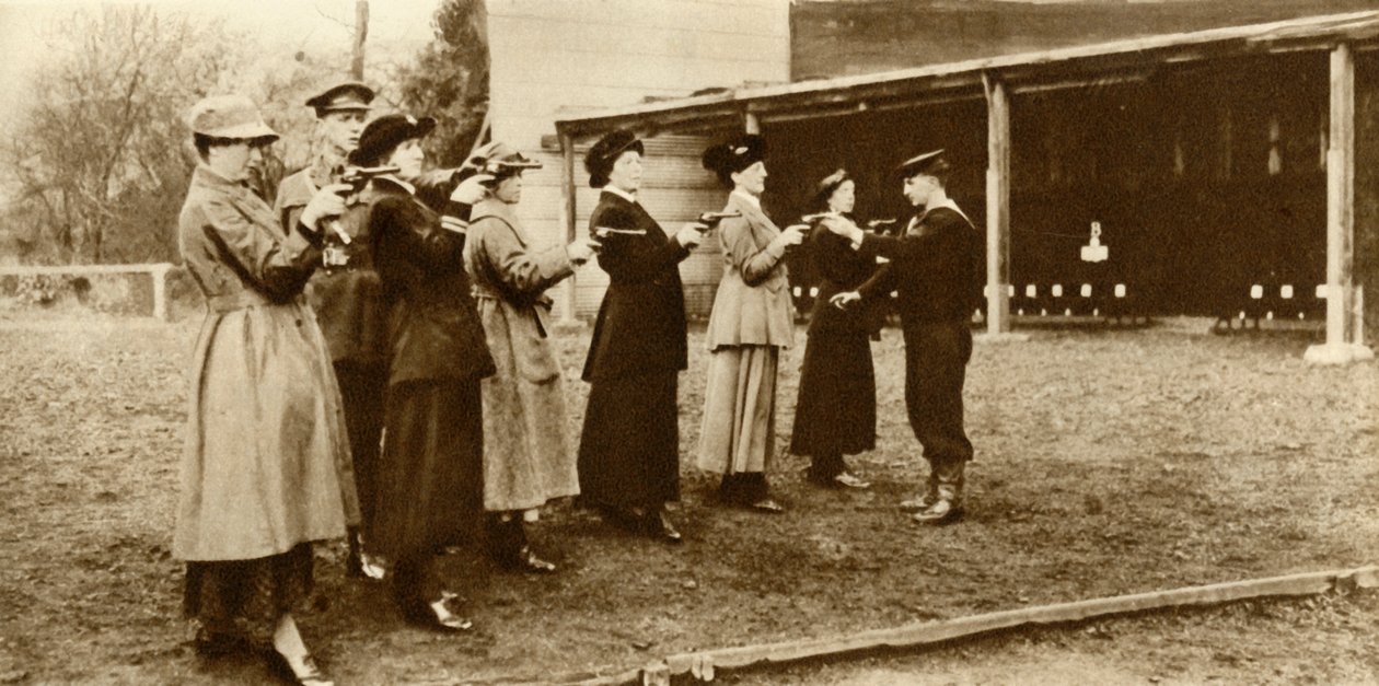 Członkowie WRNS w praktyce rewolwerowej, 1915, 1935. autorstwa Unbekannt