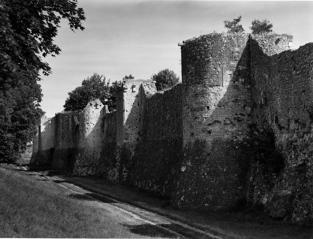 Architektura militarna: mury średniowiecznego miasta Provins (Sekwana i Marna) zbudowanego między XI a XIII wiekiem. autorstwa Unbekannt