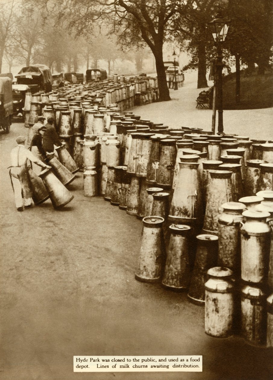 Mleko w Hyde Parku podczas strajku generalnego, Londyn, 1926, 1935. autorstwa Unbekannt