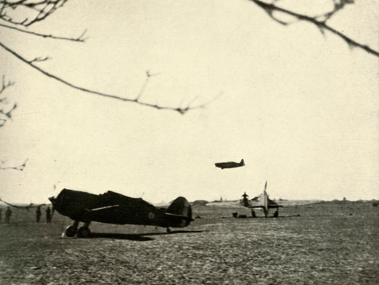 Morane 406 na lotnisku Vassincourt z francuskim Curtiss Hawk i Hurricane, 1939-1940, 1941. autorstwa Unbekannt