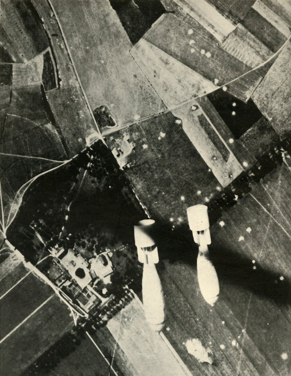 Więcej brytyjskich bomb na lotnisku wroga, 1939-1940, 1941. autorstwa Unbekannt