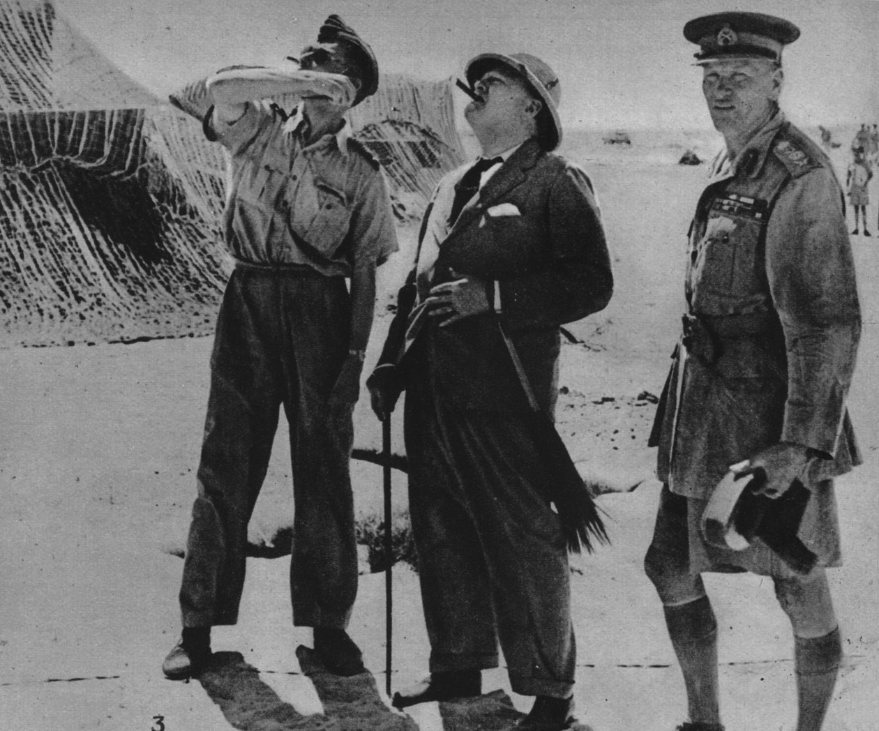 Pan Churchill z Sir A. Tedderem i Gen. Auchinleckiem, 1942 autorstwa Unbekannt