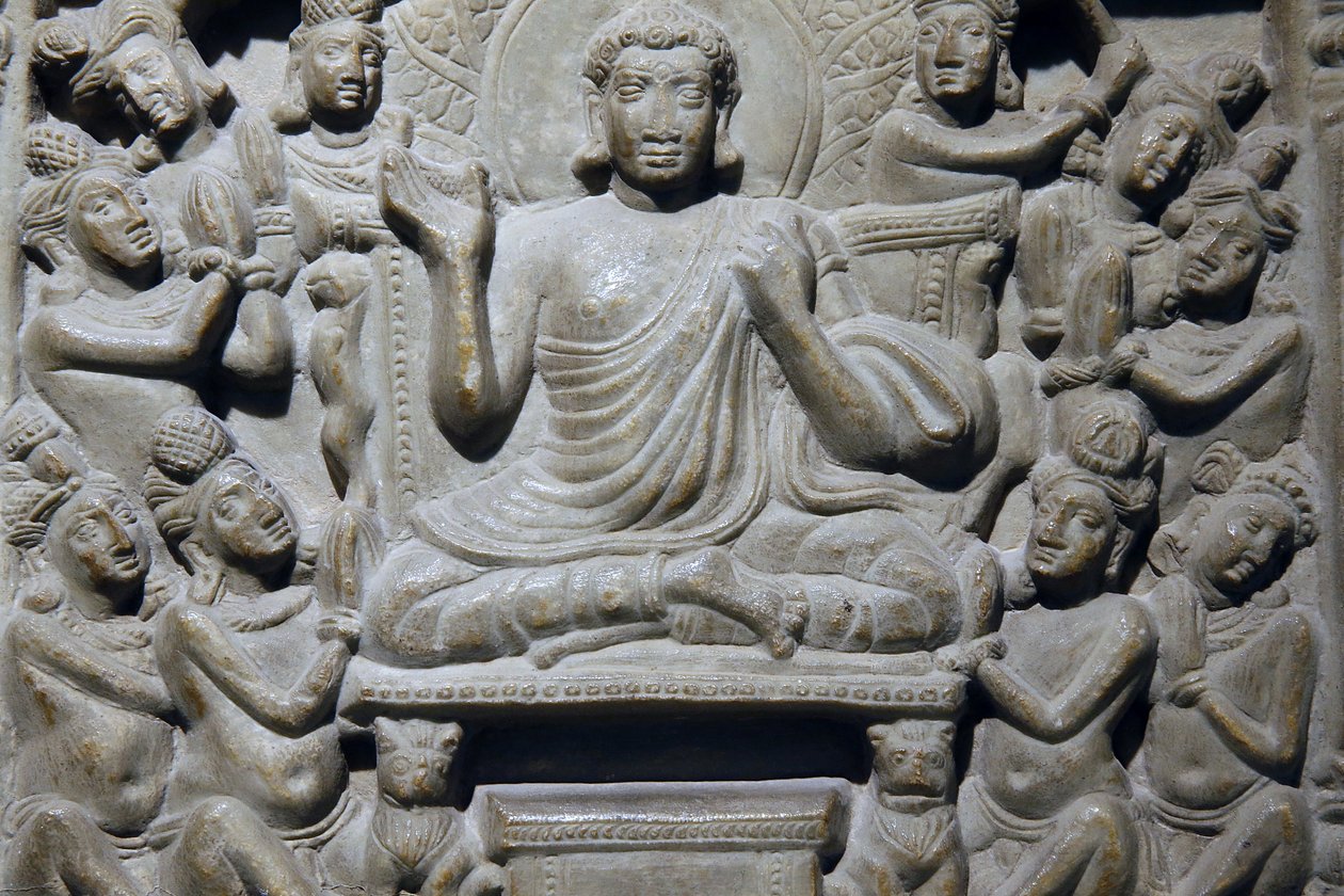 Muzeum Narodowe Indii, Delhi. Fryz Ayaga przedstawiający sceny z życia Buddy i Dżatat. Ikshvaku, III wiek n.e. Nagardżunakonda, Andhra Pradesh. Szarawy wapień. Szczegół. Indie. autorstwa Unbekannt