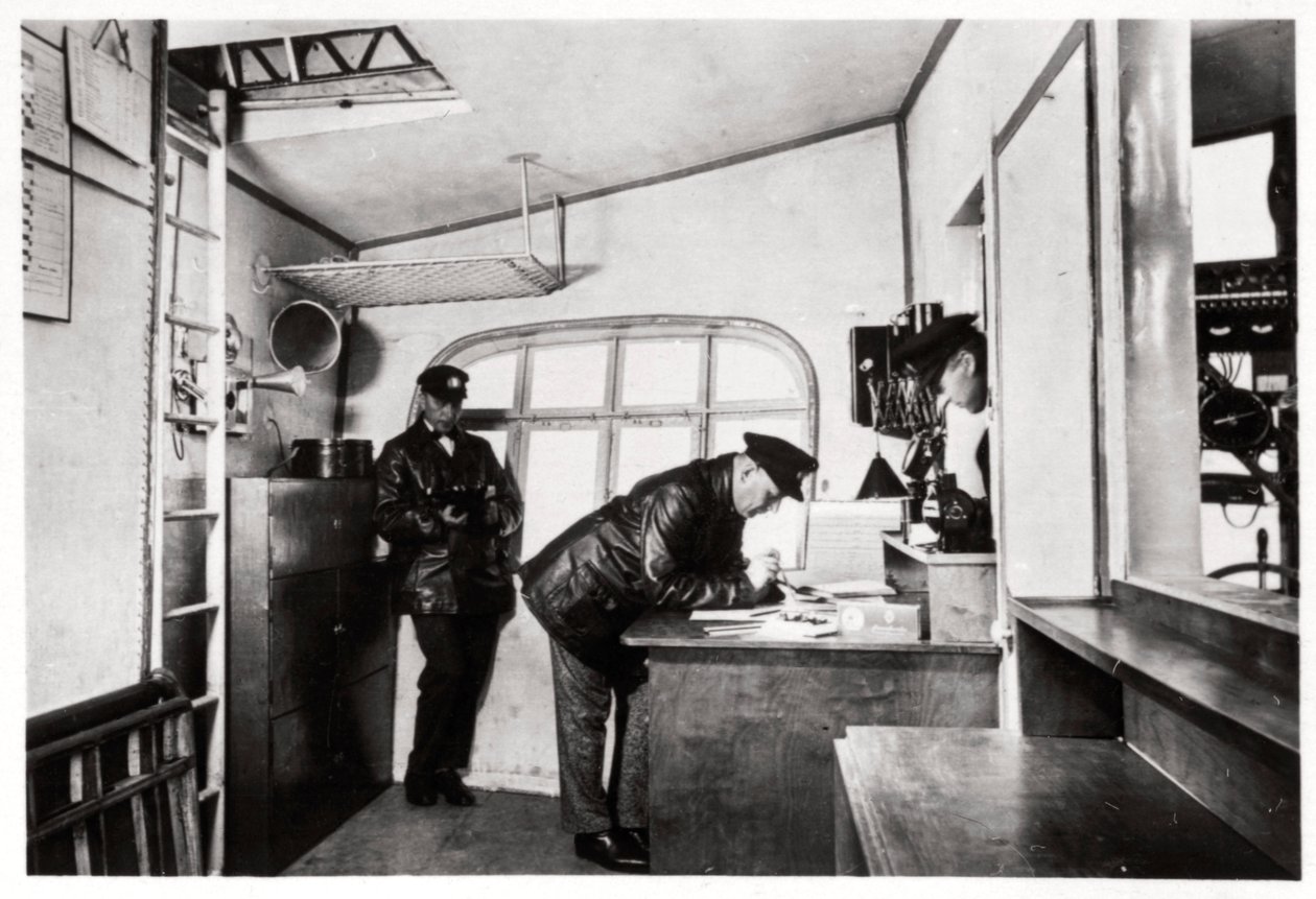 Pomieszczenie nawigacyjne, Zeppelin LZ 127 Graf Zeppelin, 1933 autorstwa Unbekannt