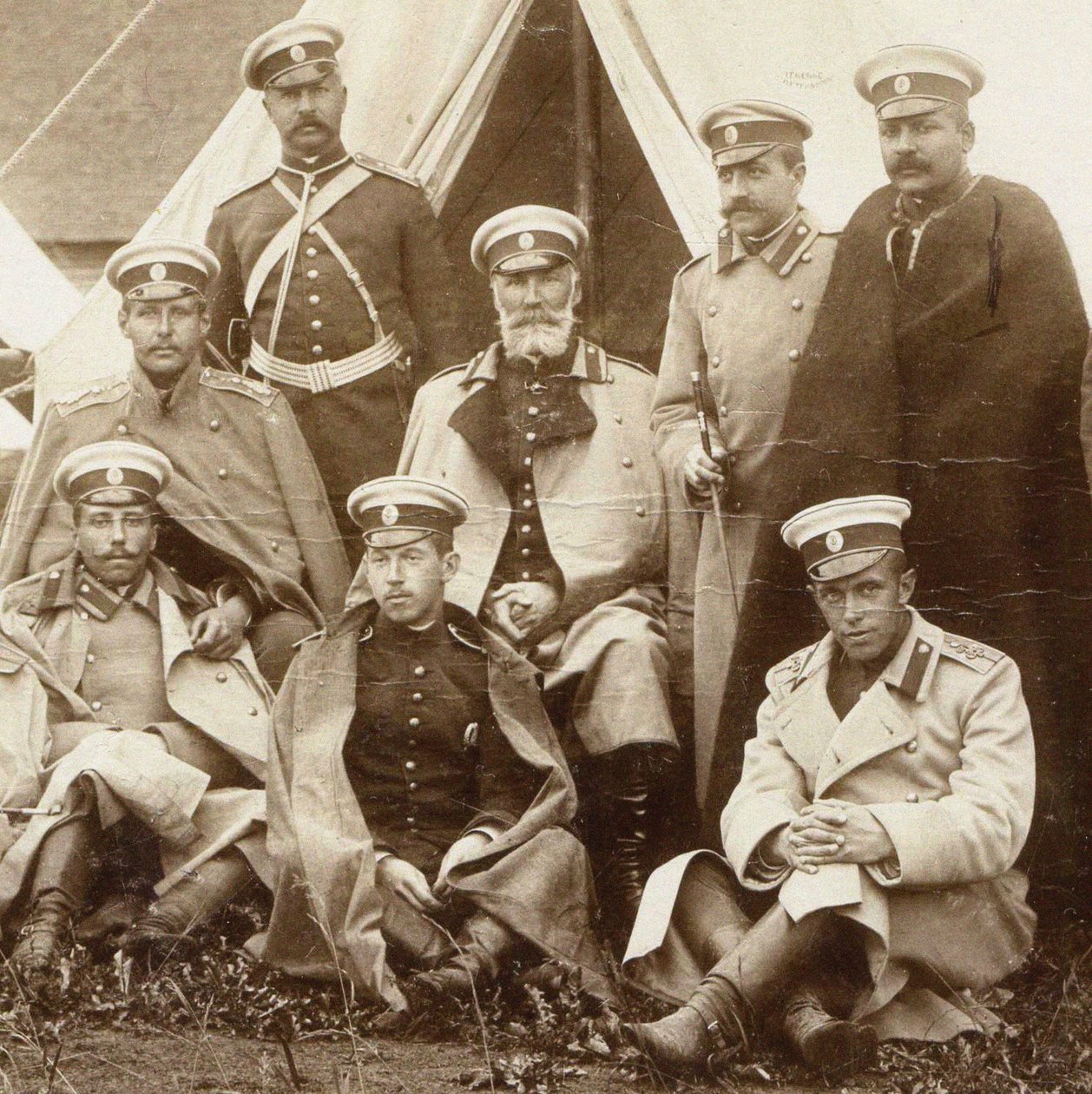 Nikołaj Nikołajewicz, książę Odoevsky-Maslov w środku z oficerami Life Guard Cava autorstwa Unbekannt