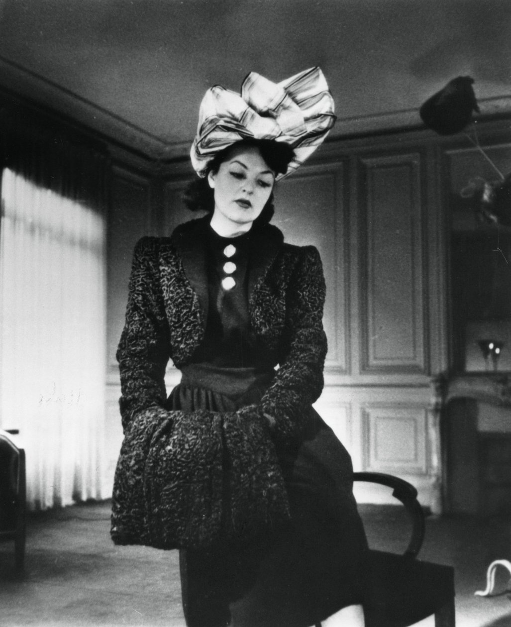 Strój Niny Ricci noszony przez modelkę Gabrielle, Francja, styczeń 1943 autorstwa Unbekannt
