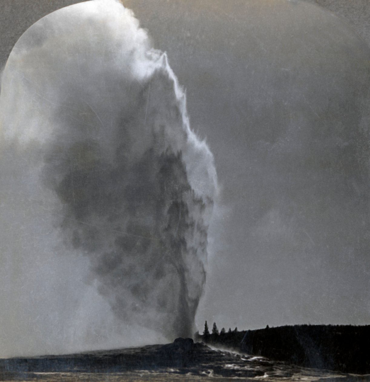 Old Faithful, Królowa Gejzerów, Park Narodowy Yellowstone, Wyo., USA, 1904. autorstwa Unbekannt