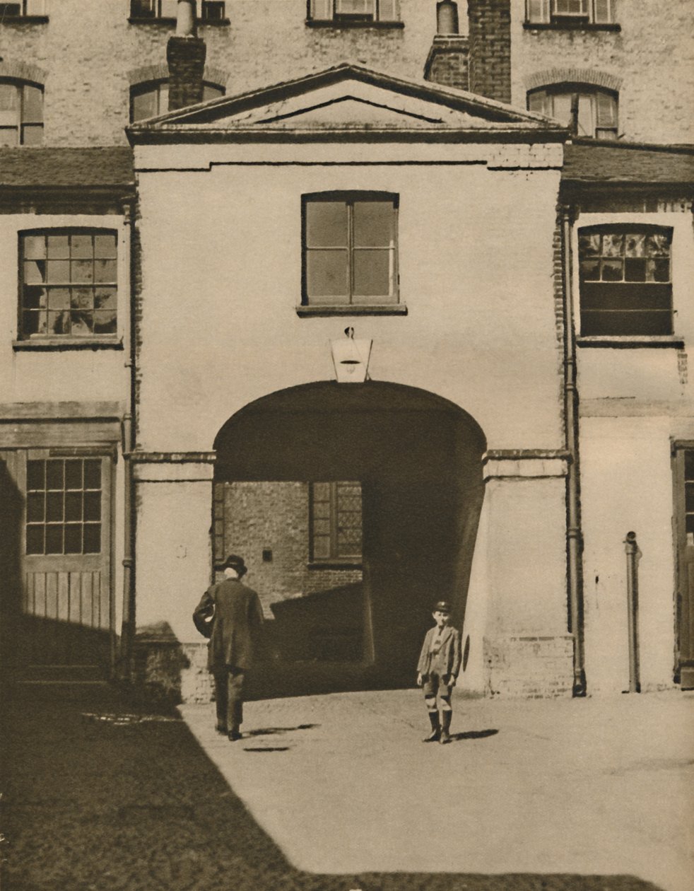 Mówi się, że Old Mews to stajnie Iron Dukes w Knightsbridge, ok. 1935. autorstwa Unbekannt