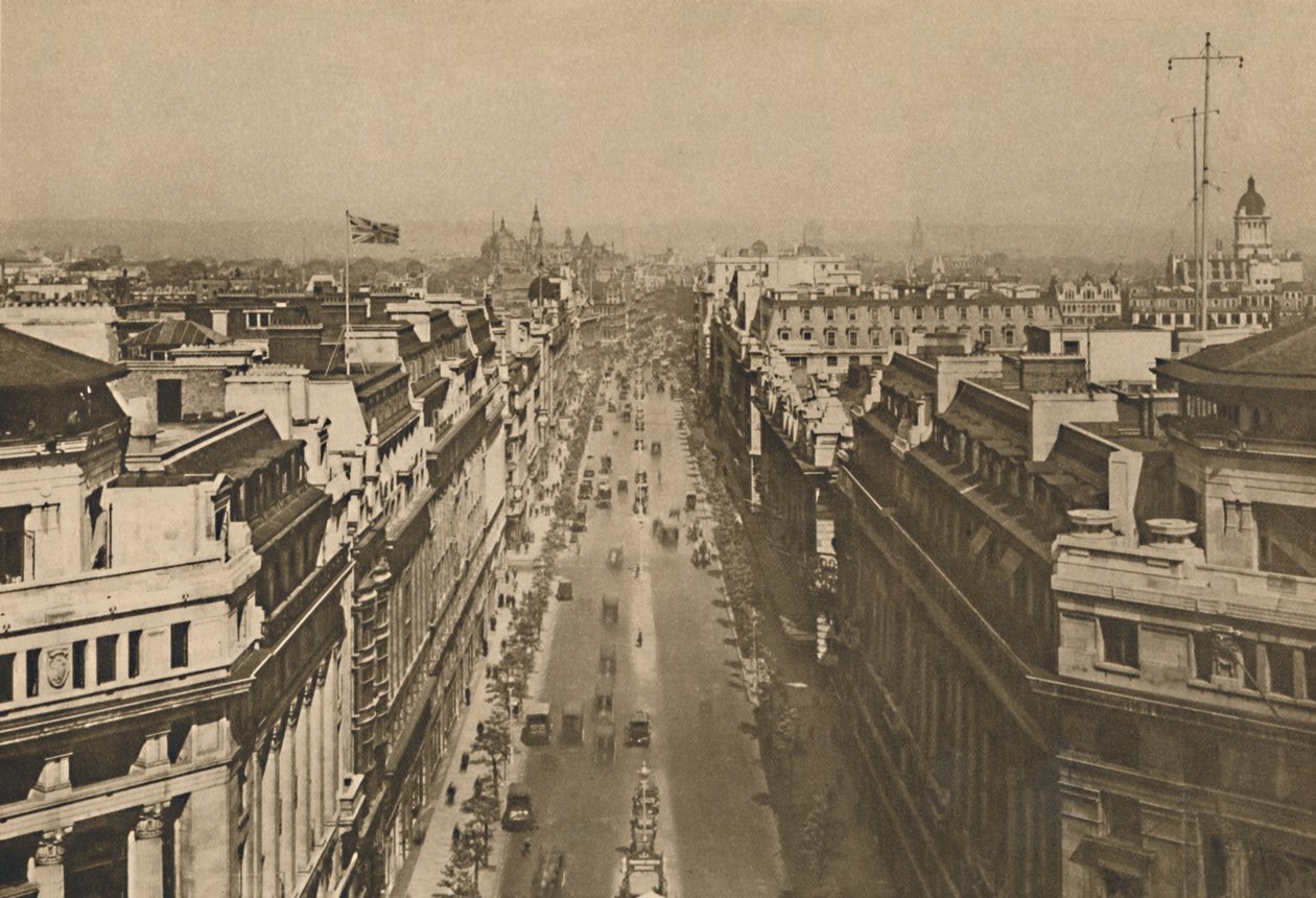 Na dachu Bush House, patrząc z Kingsway w kierunku północnych wzgórz, c1935. autorstwa Unbekannt