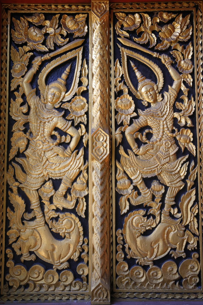 Ozdobne drzwi świątyni w Wat Chedi Luang, Chiang Mai. Tajlandia autorstwa Unbekannt