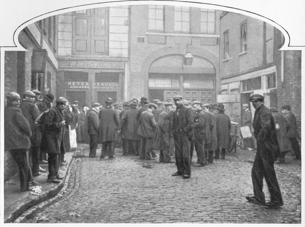 Na zewnątrz kuchni dla zup, Grays Yard, Marylebone, Londyn, c1903 1903 autorstwa Unbekannt