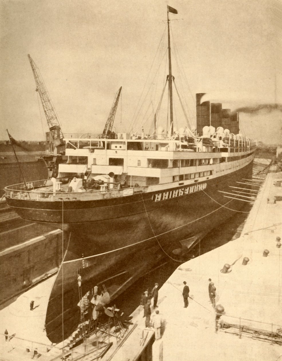Remont dużego liniowca w Graving Dock w Liverpoolu, ok. 1930. autorstwa Unbekannt