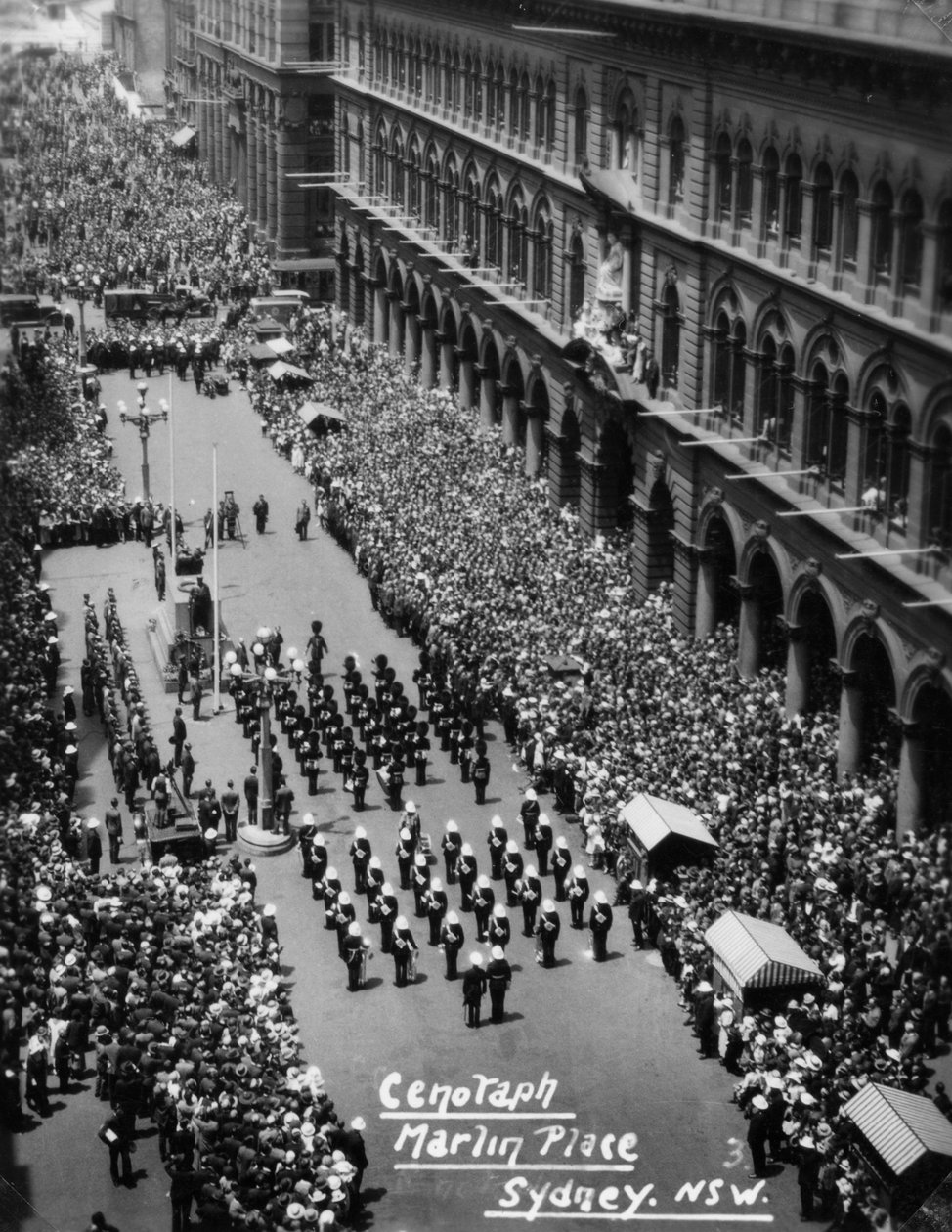 Parada na Cenotaph, Martin Place, Sydney, Nowa Południowa Walia, 1945 lub 1946 autorstwa Unbekannt