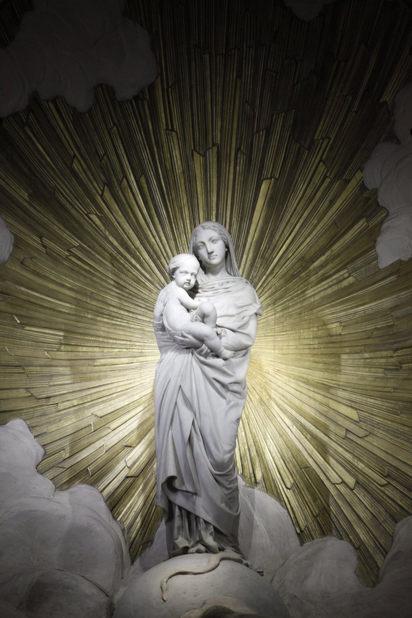 Paryż, Francja Kościół Saint-Francois-Xavier Posąg Matki Boskiej z Dzieciątkiem, Paryż, Francja autorstwa Unbekannt